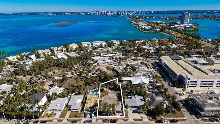 Property Photo: 130 N Blvd Of The Presidents FL 34236
