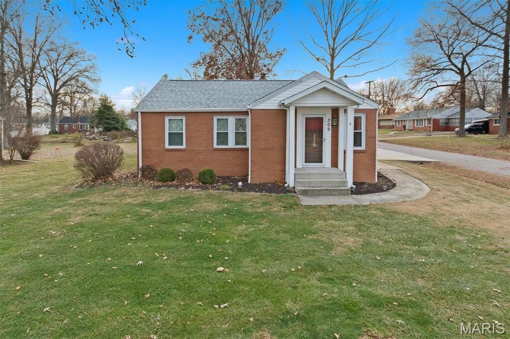 Property Photo:  309 W Highway 50  IL 62269 