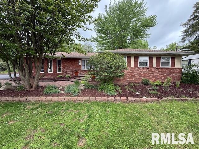 Property Photo:  303 S Greenbriar Road  IL 62918 