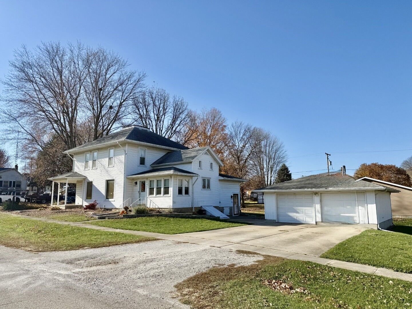 Property Photo:  107 N Oneca Street  IL 61370 