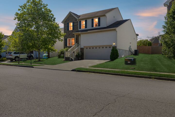 Property Photo:  1429 Scarcroft Ln  TN 37221 