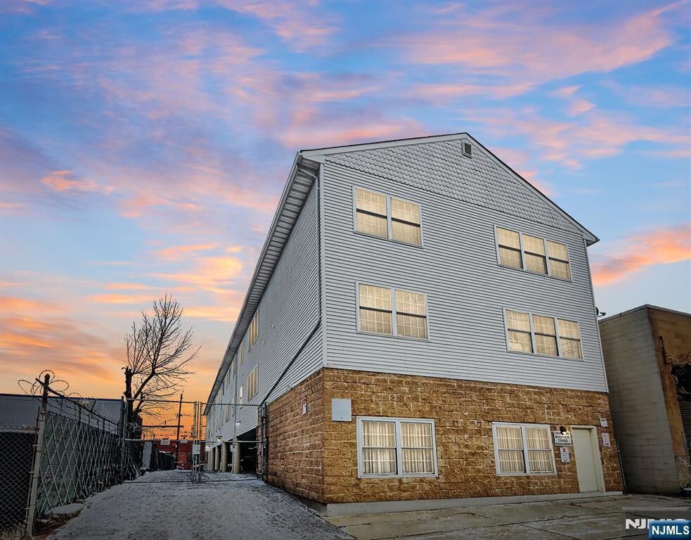 Property Photo:  9 Madison Avenue 18  NJ 07524 