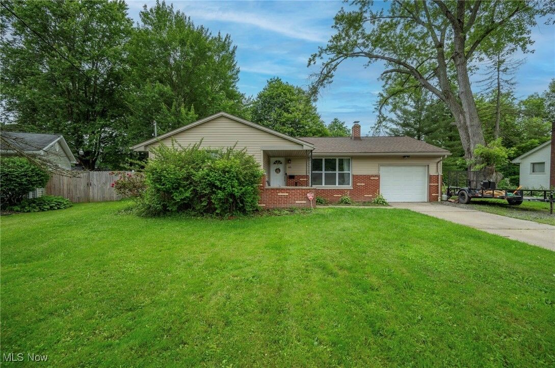 Property Photo:  40 Woodleigh Court  OH 44511 