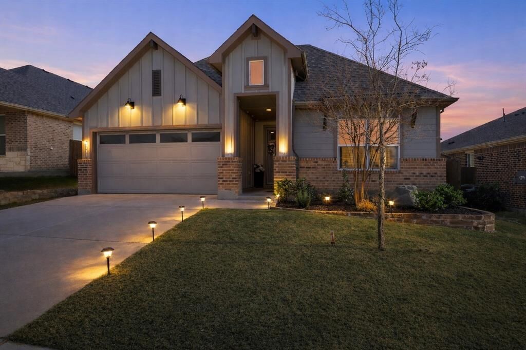 Property Photo:  2213 Ruff Road  TX 76205 