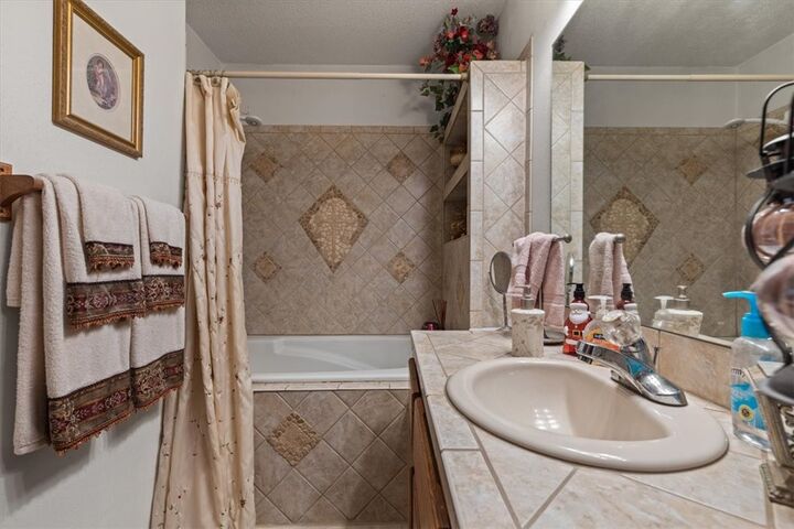 Property Photo:  508 E Spruce Street  AR 72756 