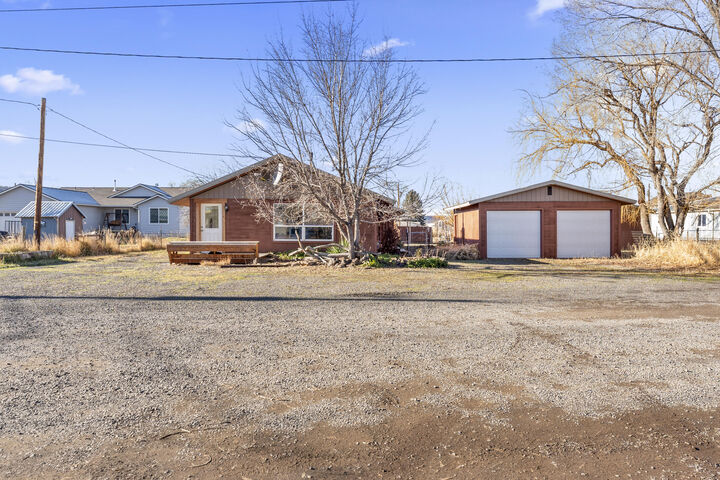 Property Photo:  1265 NW Locust Street  OR 97754 