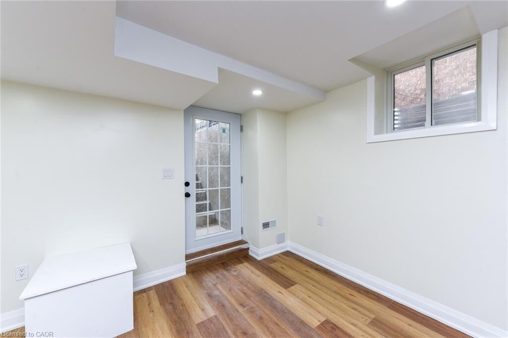 Property Photo:  5744 Philip Drive  ON L5M 7A5 