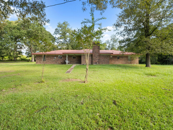 Property Photo: 4450 Camp Baker Rd LA 71446