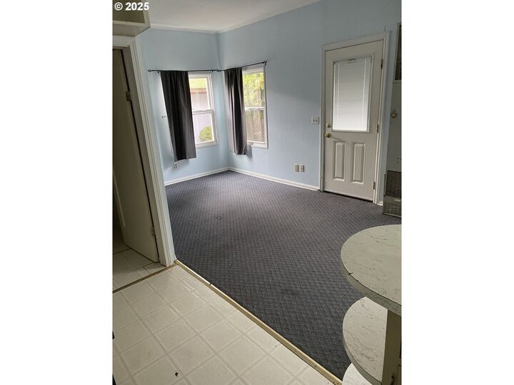 Property Photo:  4320 SE Hawthorne Blvd  OR 97215 