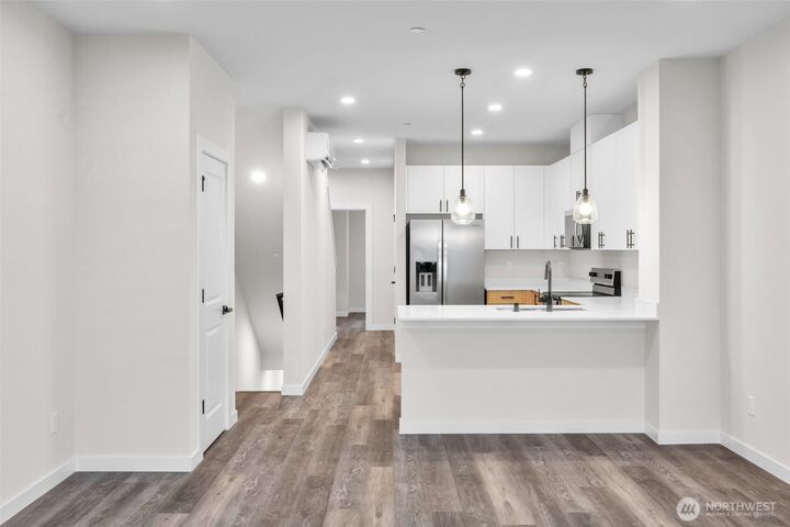 Property Photo:  15613  Admiralty Way A2  WA 98087 