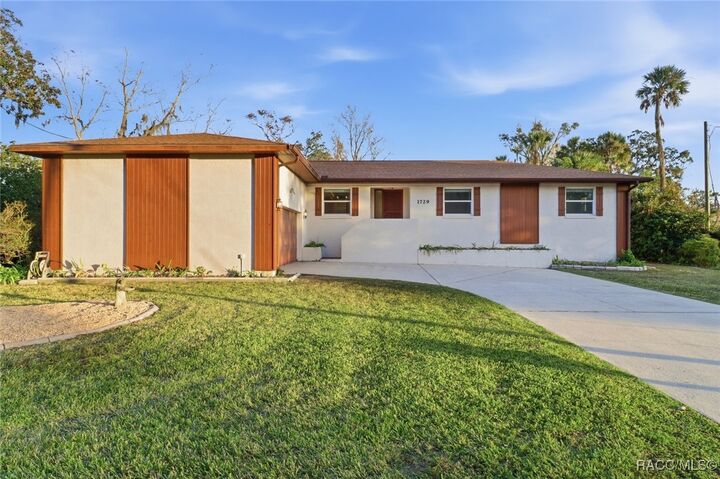 Property Photo:  1729 SE 3rd Court  FL 34429 