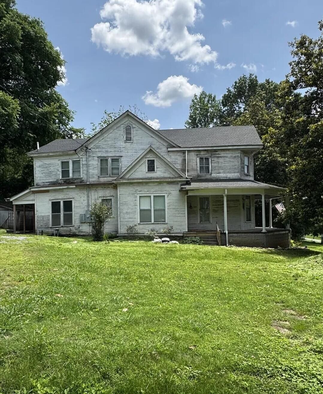 Property Photo:  403 Vine Street S  TN 37183 