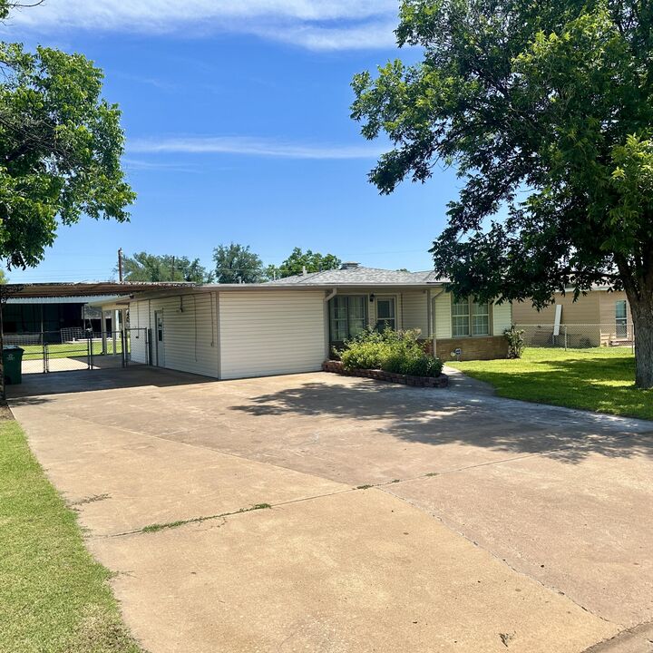 Property Photo:  418 E 39th Street  TX 76903 