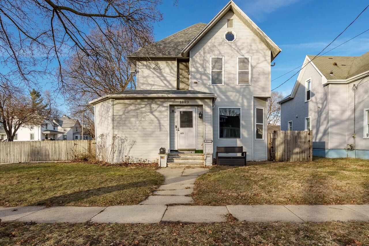 Property Photo:  1123 Portland Avenue  WI 53511 