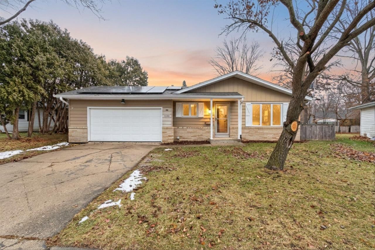 Property Photo:  1240 Boynton Court  WI 53545 