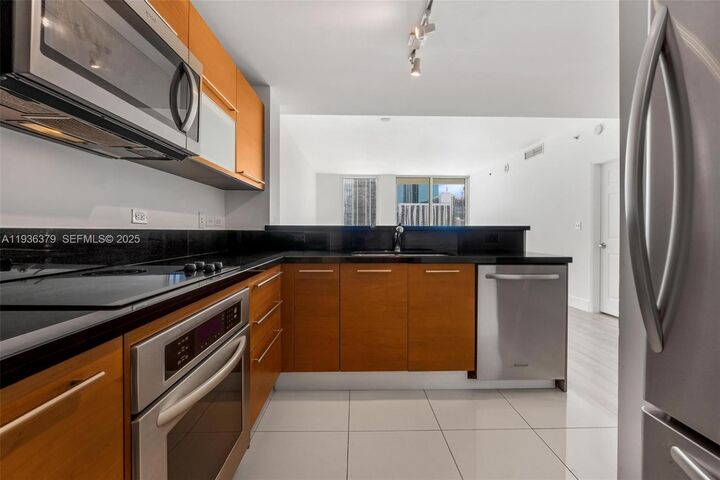 Property Photo:  244 Biscayne Blvd 1505  FL 33132 