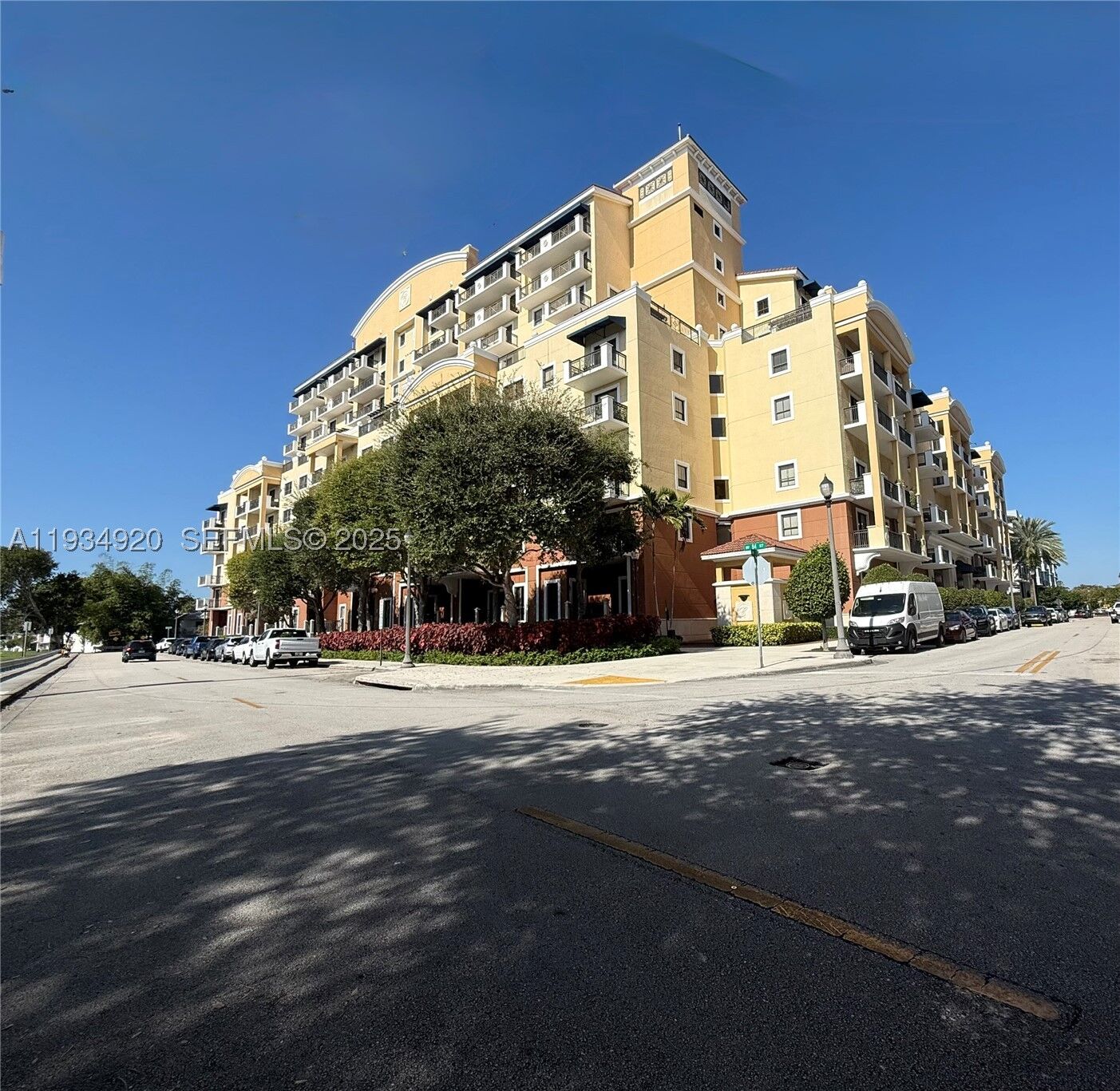 Property Photo: 8395 SW 73rd Ave 417 FL 33143