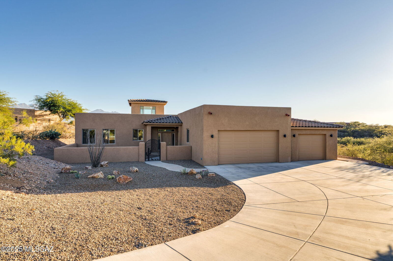 Property Photo: 1032 E Cave Canyon Place AZ 85614