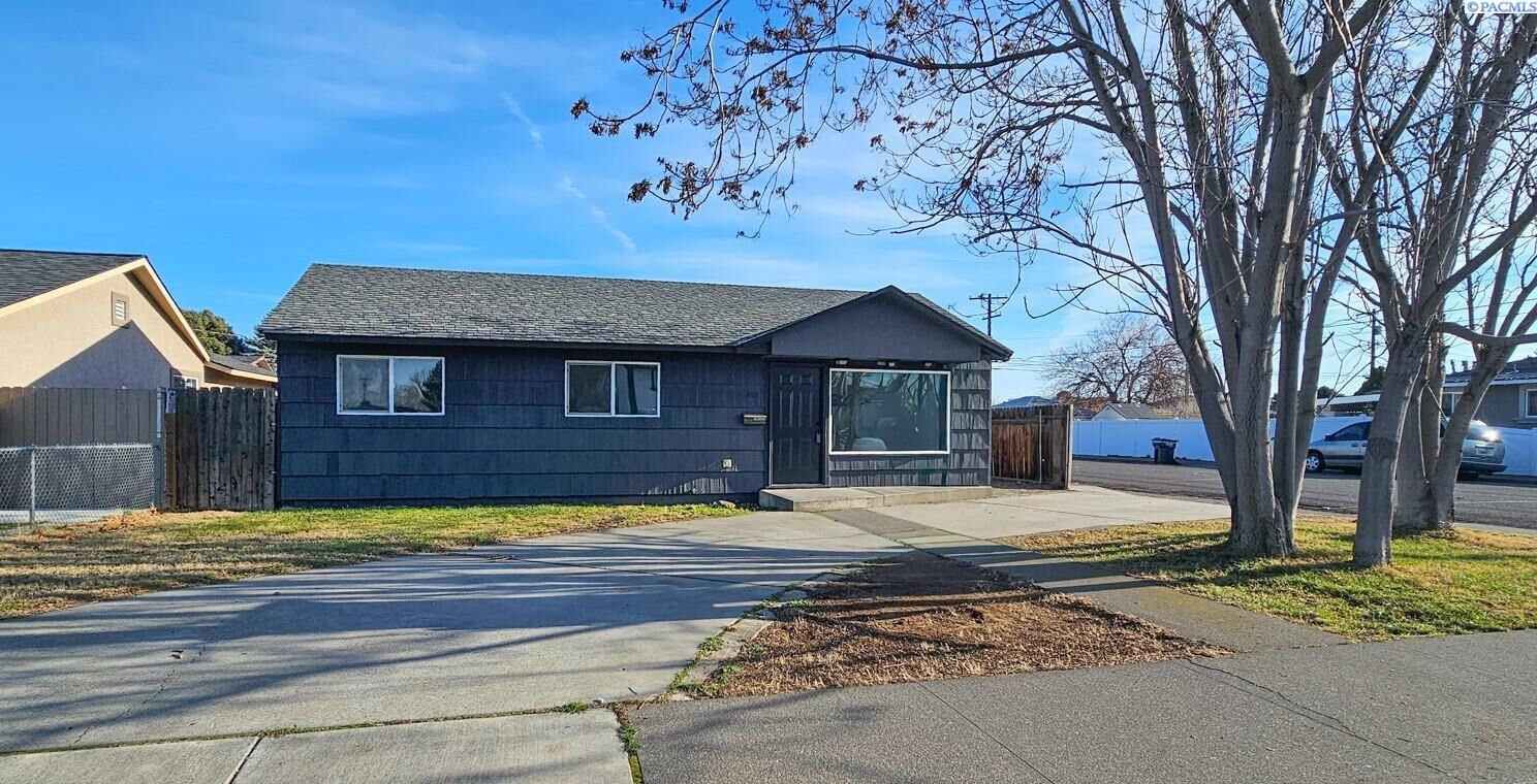 Property Photo:  1403 N 16th Avenue  WA 99301 