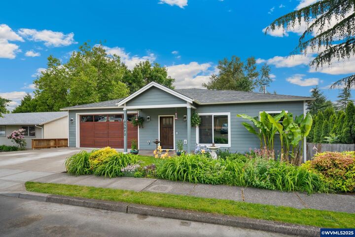 Property Photo:  23072 SW Mansfield St  OR 97140 