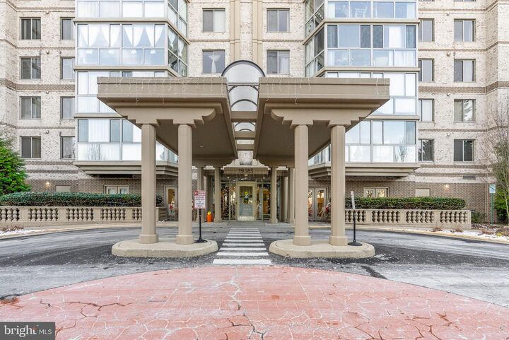 Property Photo:  19385 Cypress Ridge Terrace 821  VA 20176 