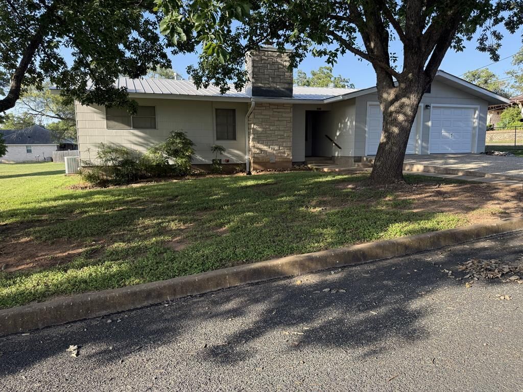 Property Photo:  303 Walnut St  TX 78624 