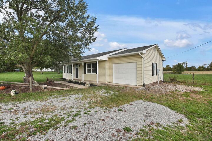 Property Photo: 2836 US Highway 22 NW OH 43160