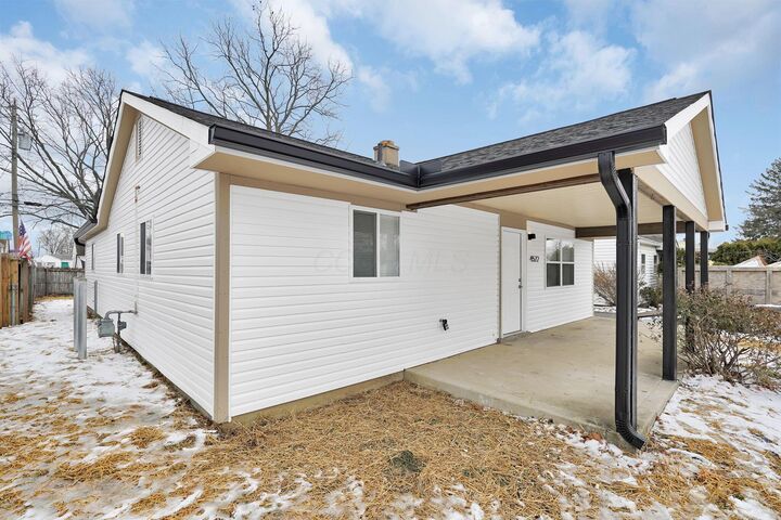 Property Photo: 4572 Saint Anthony Lane OH 43213