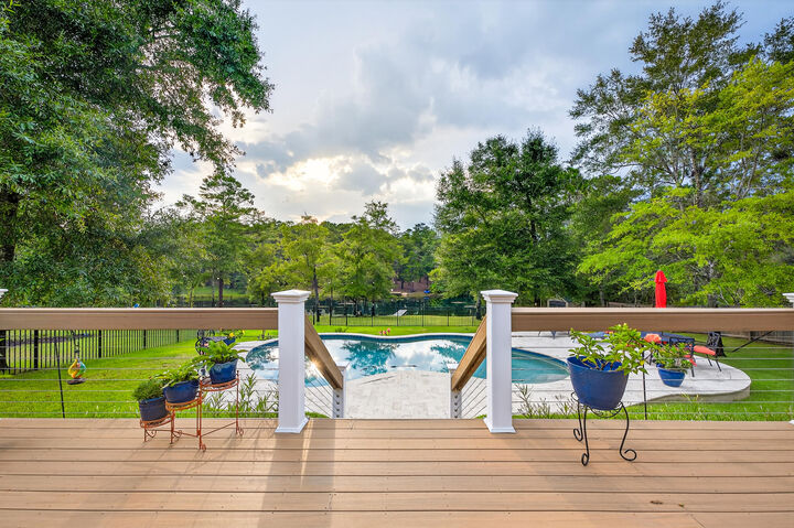 Property Photo:  4036 Lakeview Drive  FL 32539 