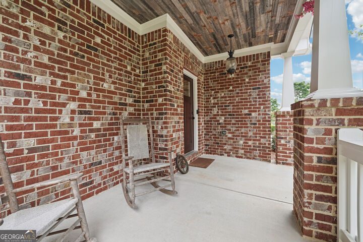 Property Photo: 3332 Holly Glen Drive GA 30019