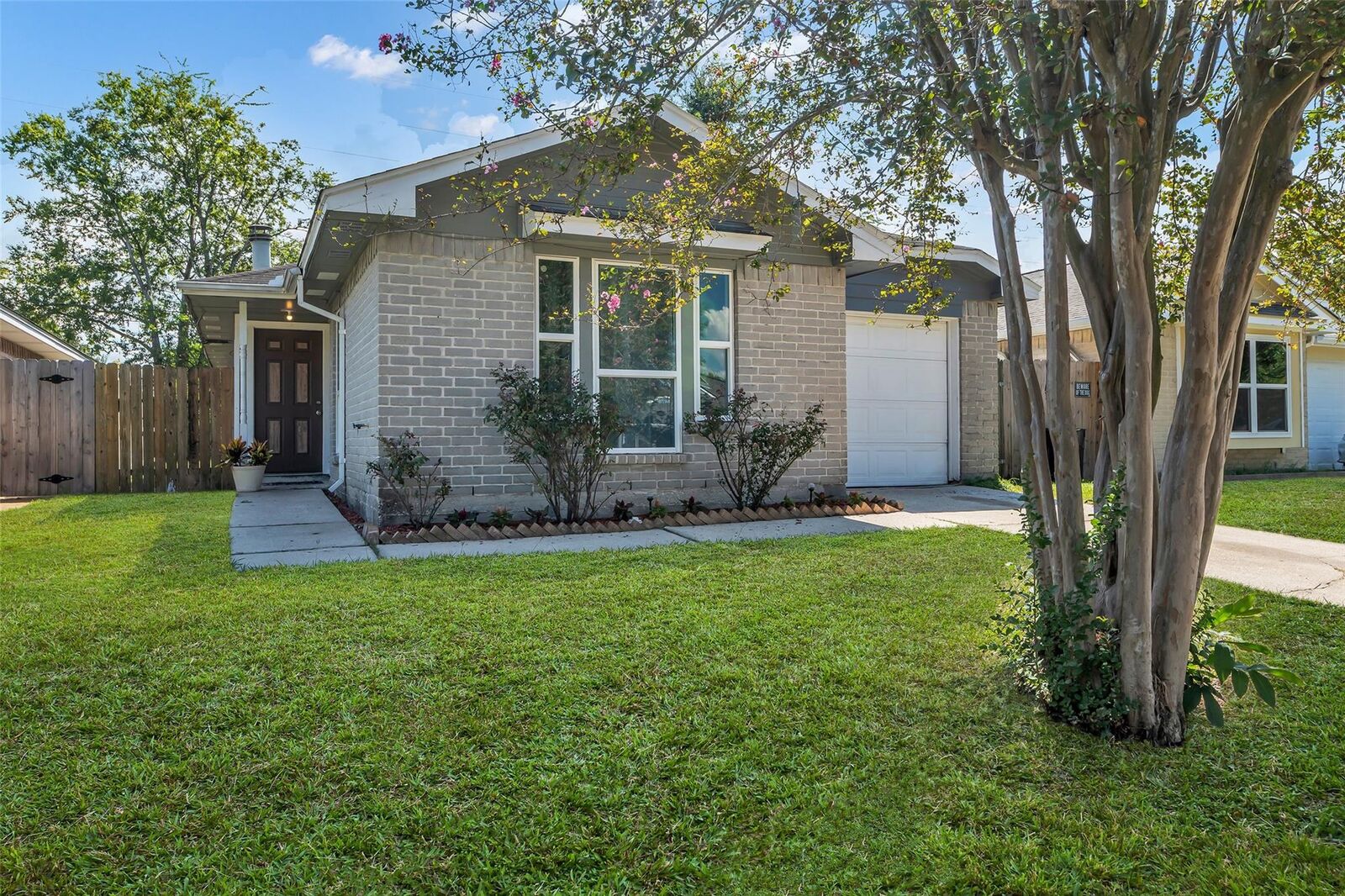 Property Photo: 7227 Greenyard Drive TX 77086