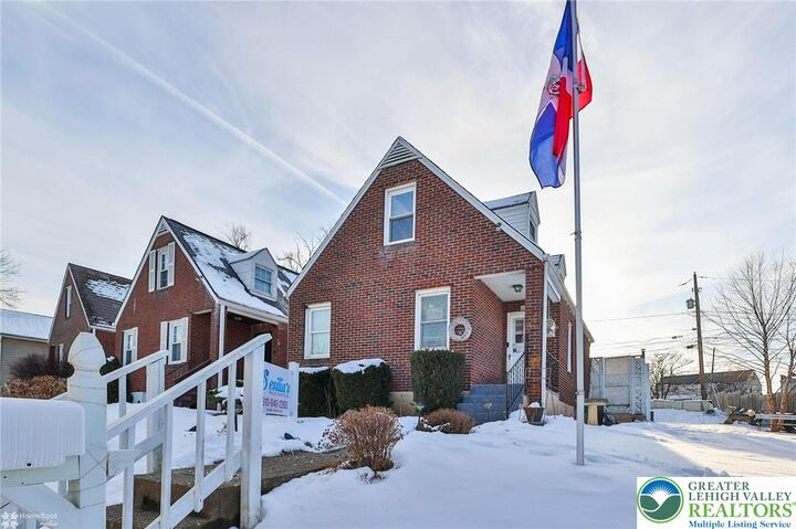 Property Photo:  1147 Arcadia Street  PA 18018 