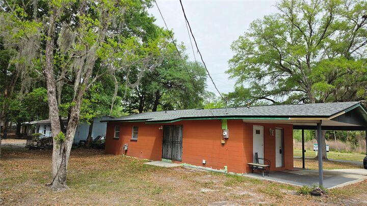 Property Photo:  1823 NE 31st Avenue  FL 32609 