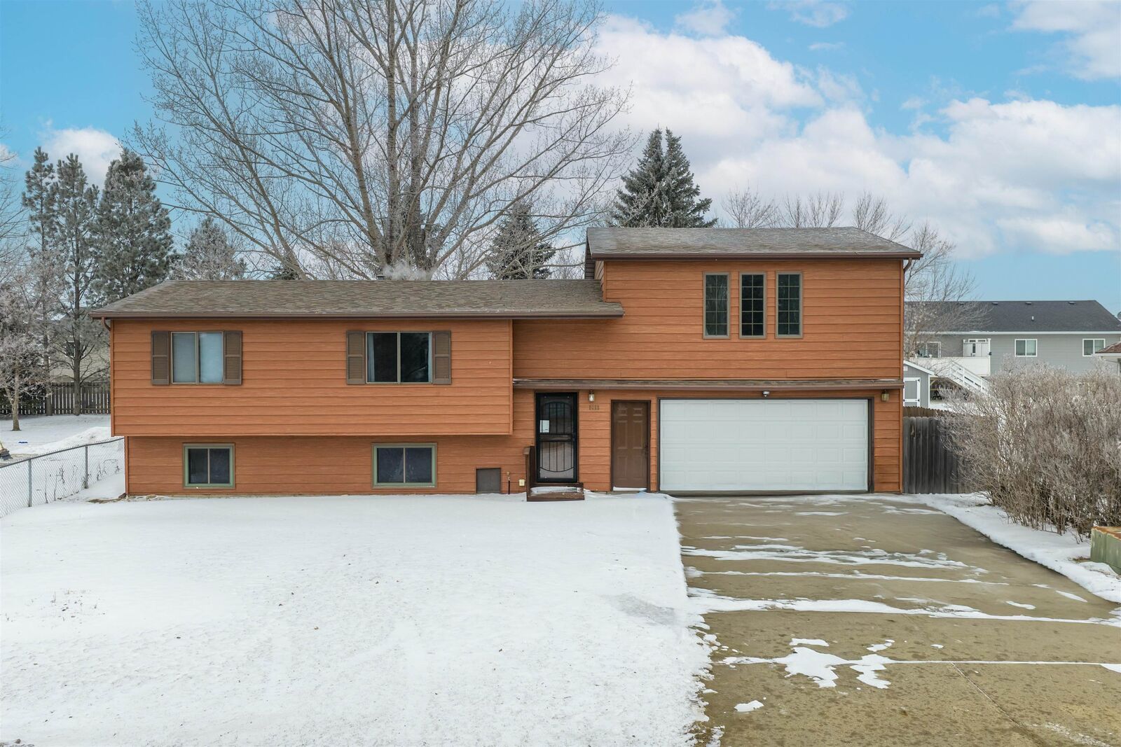 Property Photo:  1813 Sunset Blvd  ND 58703 