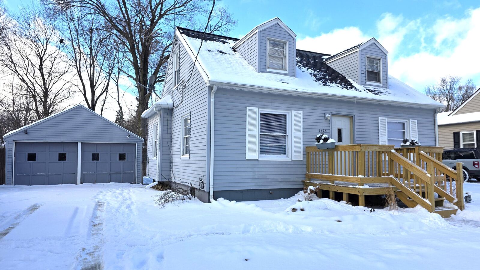 Property Photo:  2426 Midday Street  MI 49203 