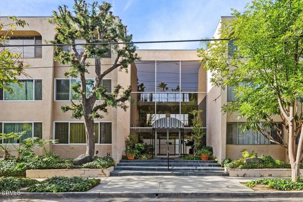 Property Photo:  5411 Tyrone Avenue 202  CA 91401 