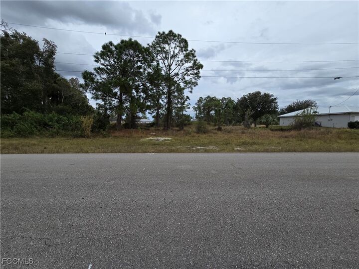 Property Photo: 687 Foxchase Drive FL 33974