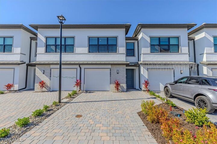 Property Photo: 27842 Solis Grande Drive FL 34135