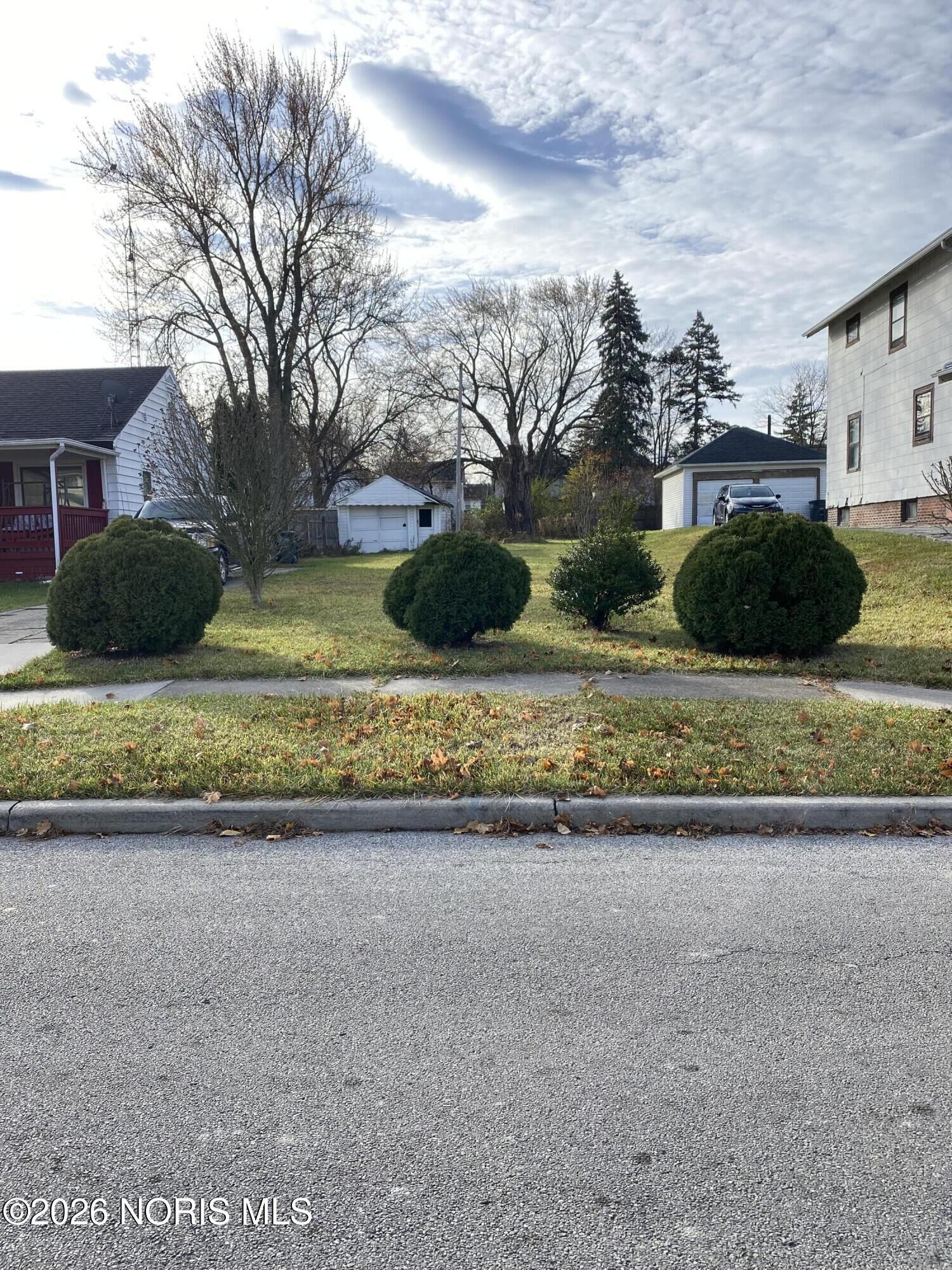 Property Photo: 1749 Milburn Avenue OH 43606