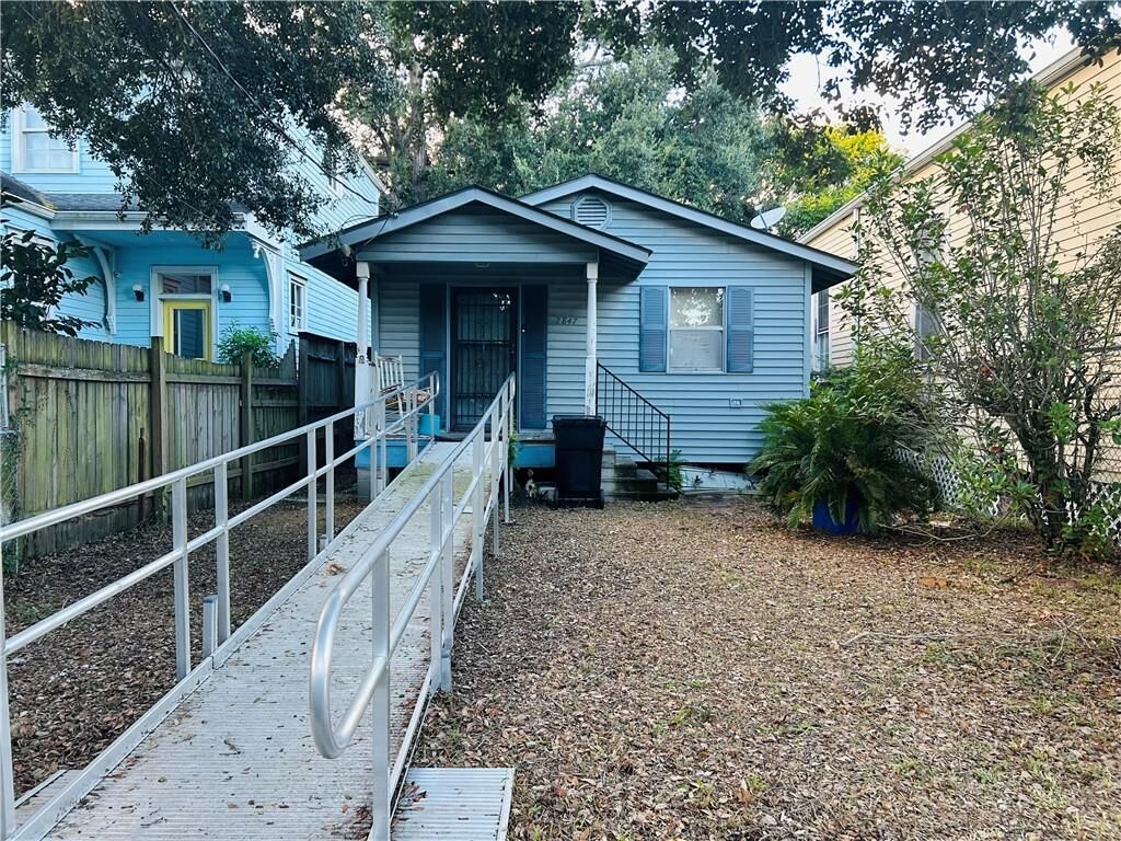 Property Photo:  2847 Chippewa Street  LA 70115 