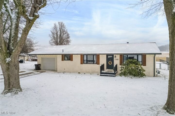 Property Photo:  10190 Valleydale Street SE  OH 44643 