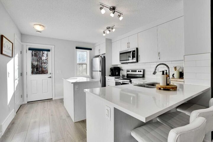 Property Photo:  128 Cranbrook Square SE  AB T3M 3E3 