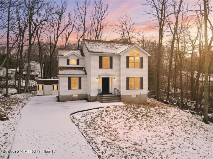 Property Photo:  5528 Elmwood Drive  PA 18372 