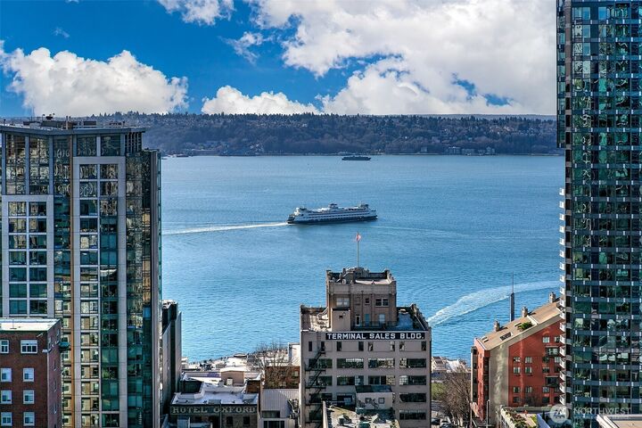 Property Photo:  1920  4th Avenue 2802  WA 98101 