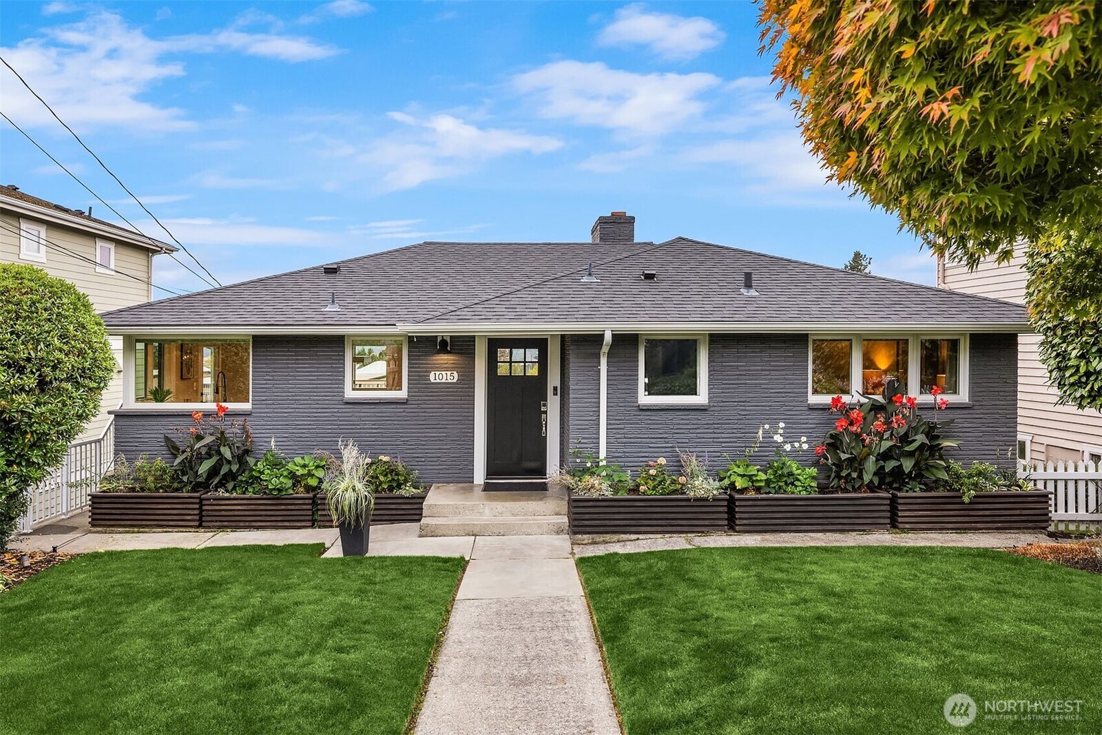 Property Photo:  1015  1st Street  WA 98033 