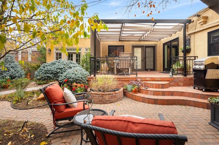 Property Photo:  2025 Eudora Street  CO 80207 