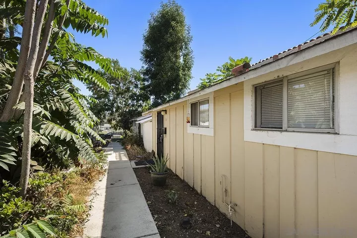 Property Photo: 5616 Riley St CA 92110