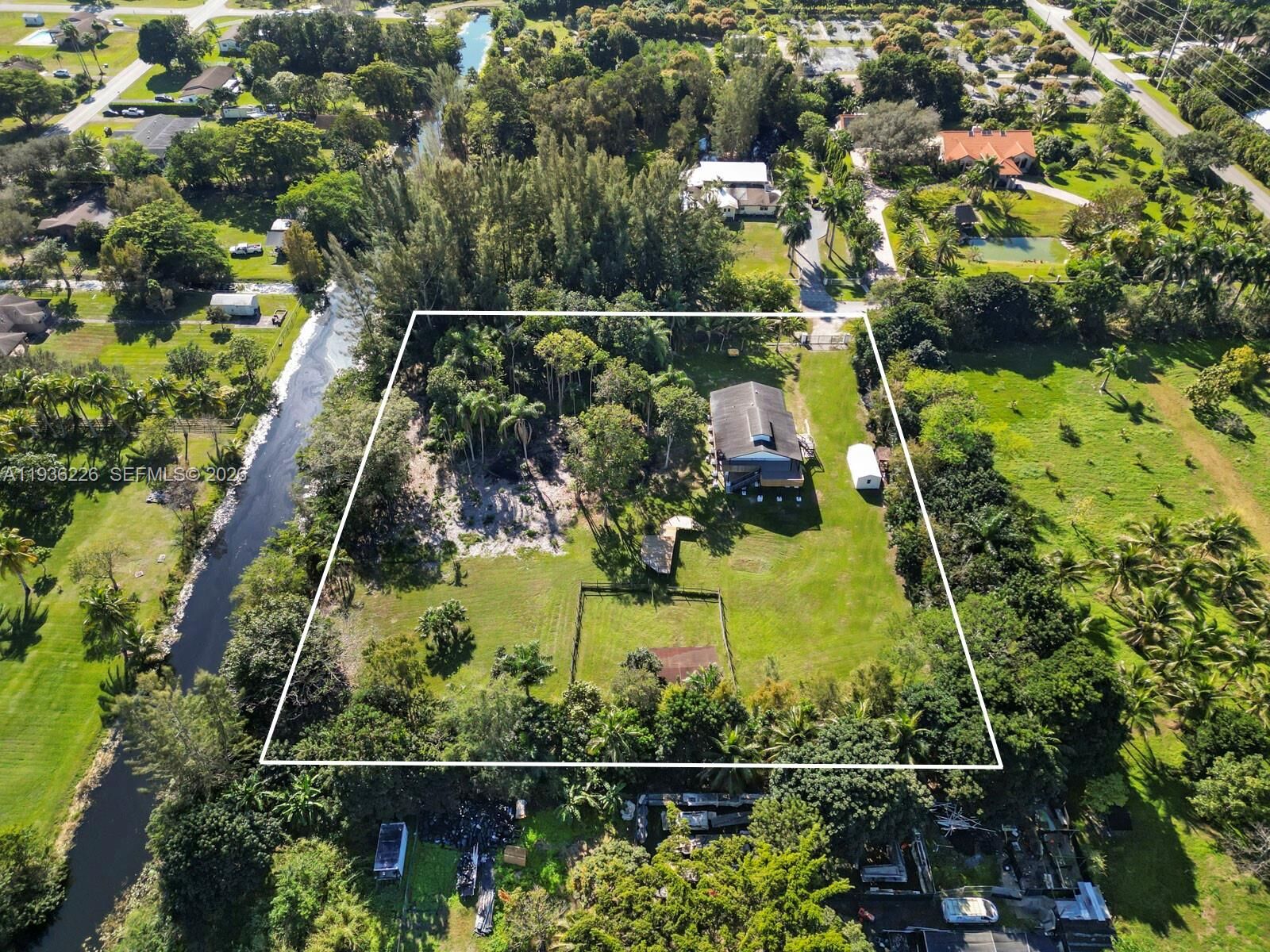 Property Photo: 18901 SW 59th St FL 33332