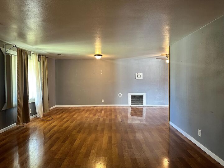 Property Photo: 1218 Jayway St TX 77630