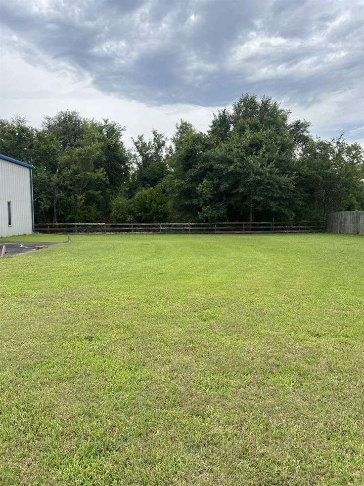 Property Photo:  445 W Railroad  TX 77613 